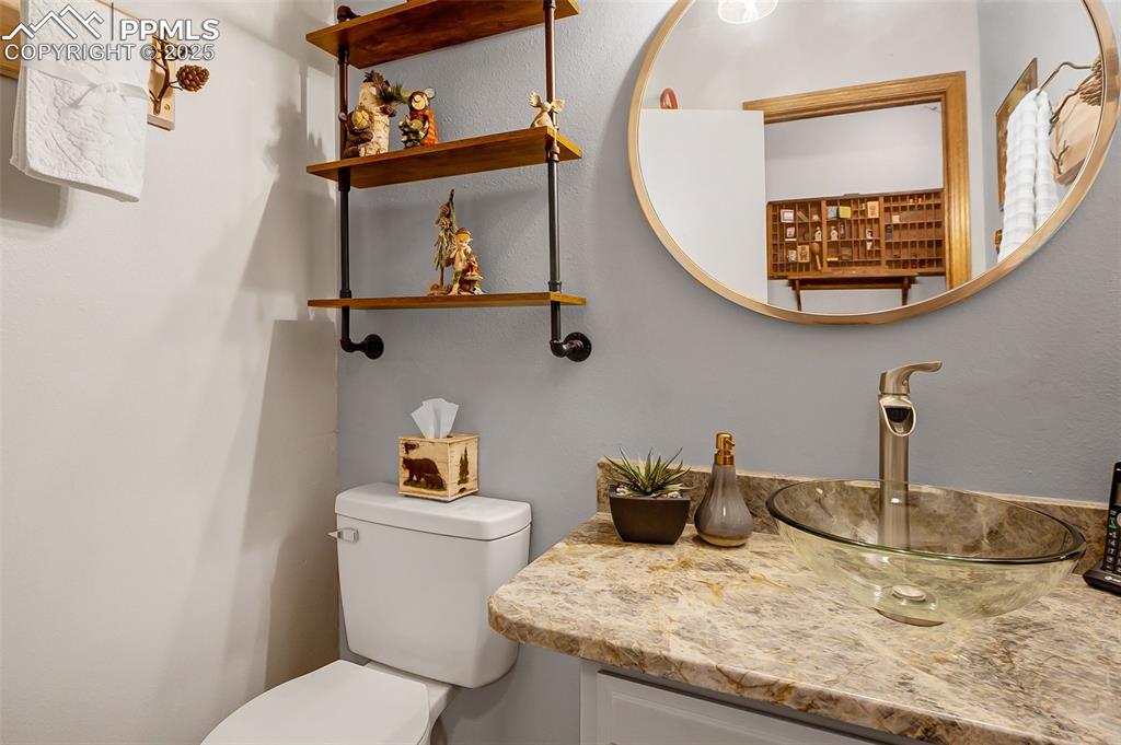 Image 13 of 30: Bathroom