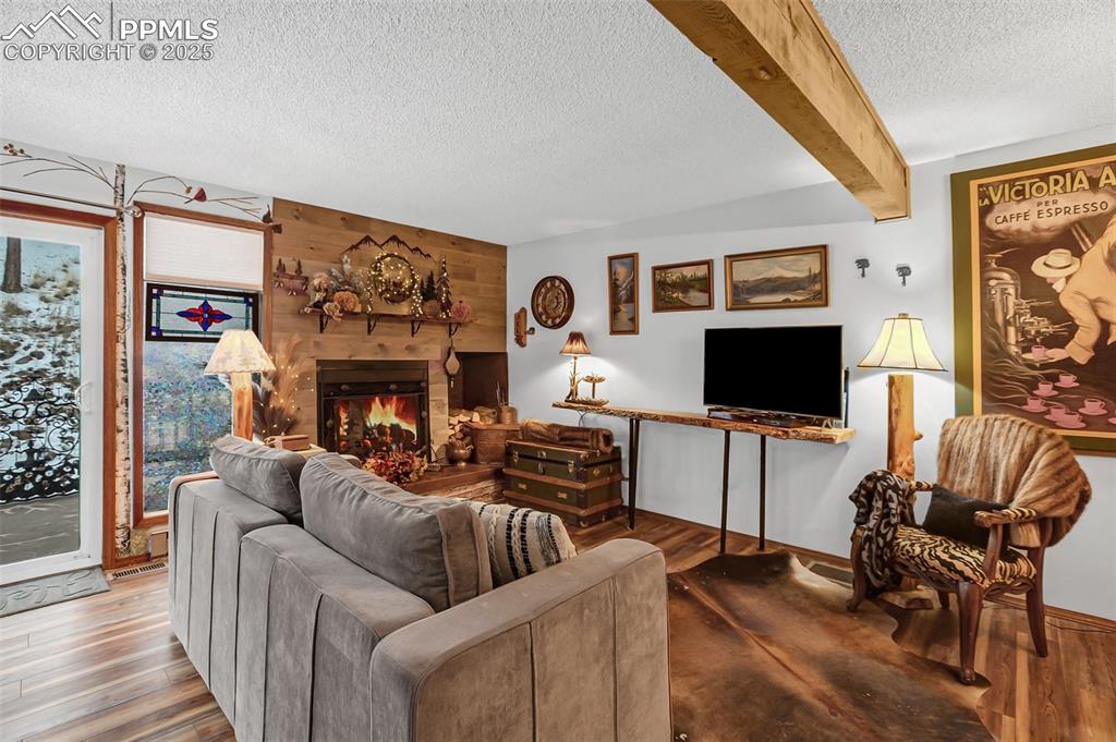 Image 8 of 30: Living Room