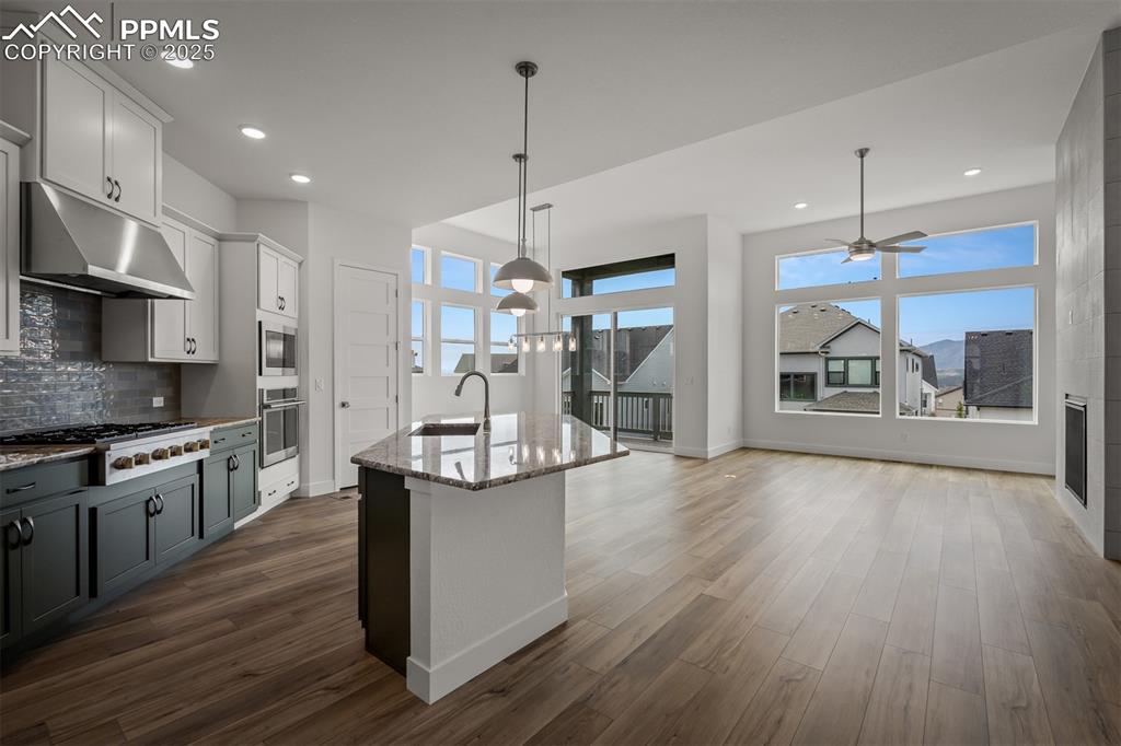 Image 11 of 34: Kitchen