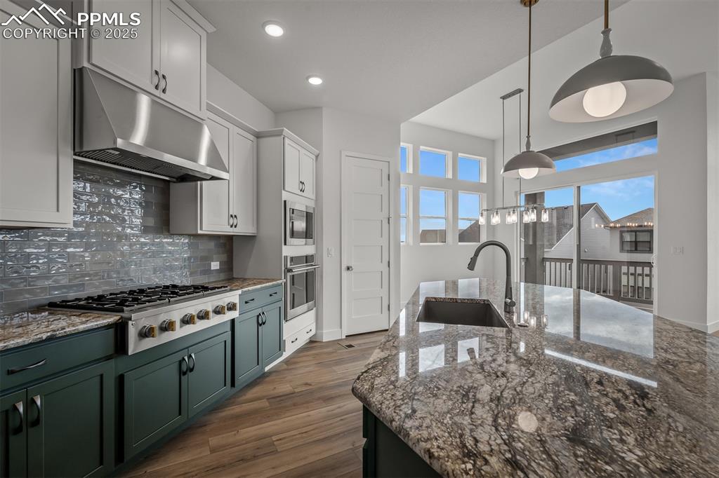 Image 12 of 34: Kitchen