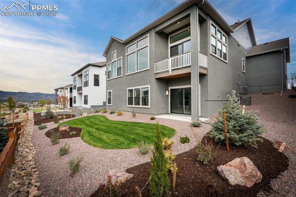 Image 32 of 34: Back of Structure