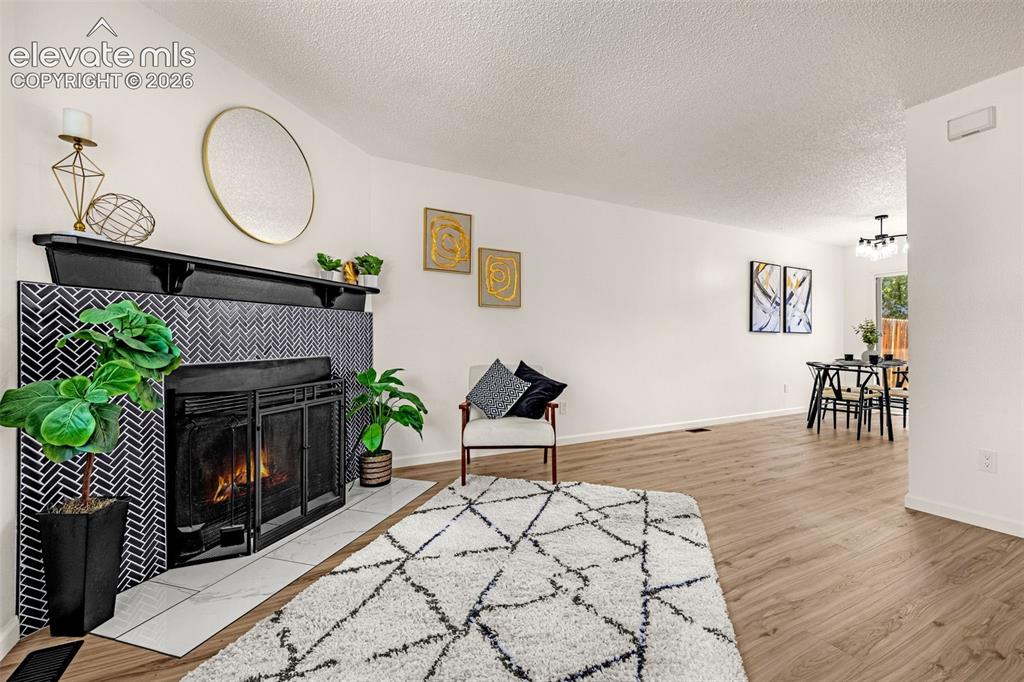 Image 4 of 32: Living Room