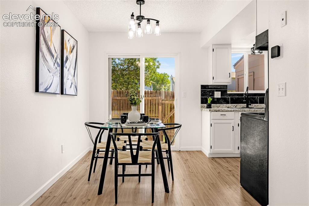 Image 6 of 32: Dining Area