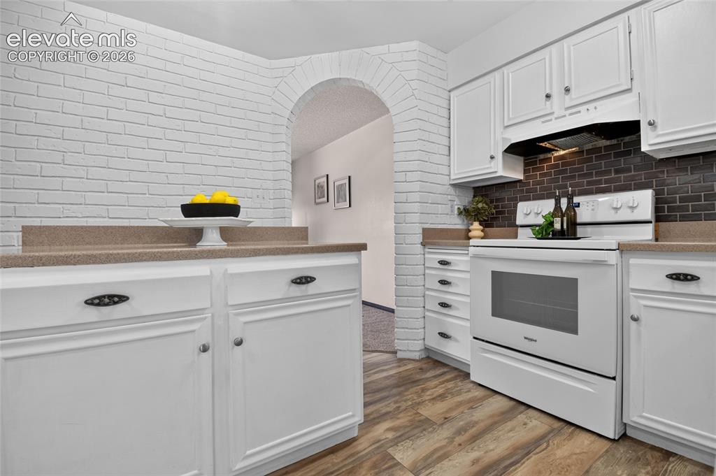 Image 10 of 36: Kitchen
