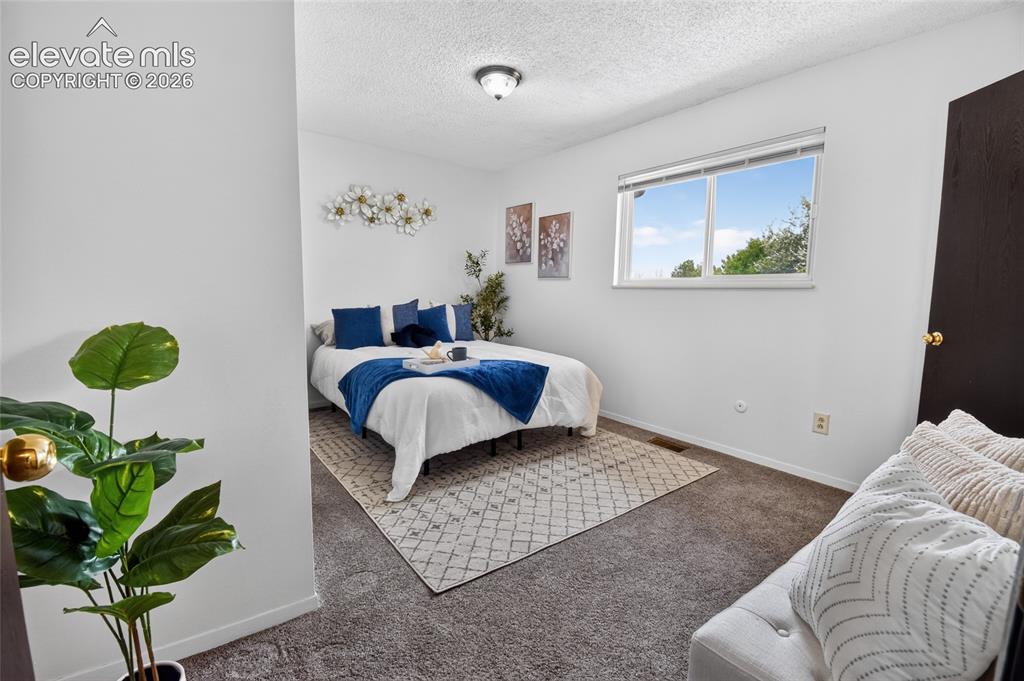 Image 16 of 36: Bedroom