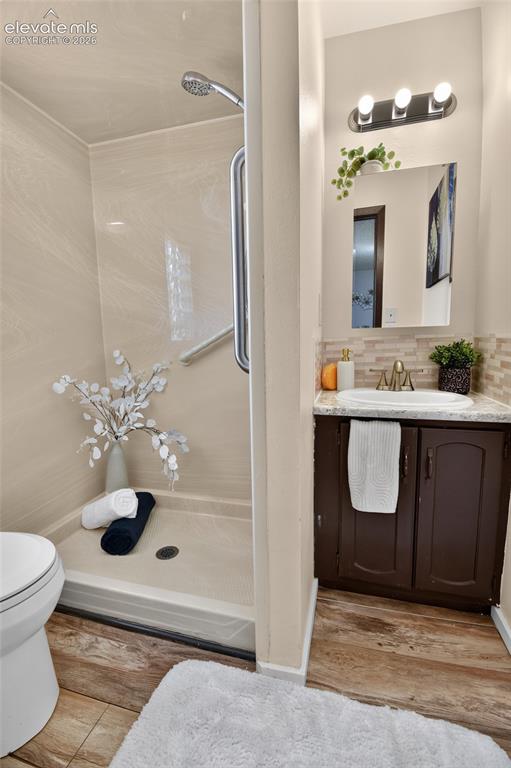 Image 18 of 36: Bathroom