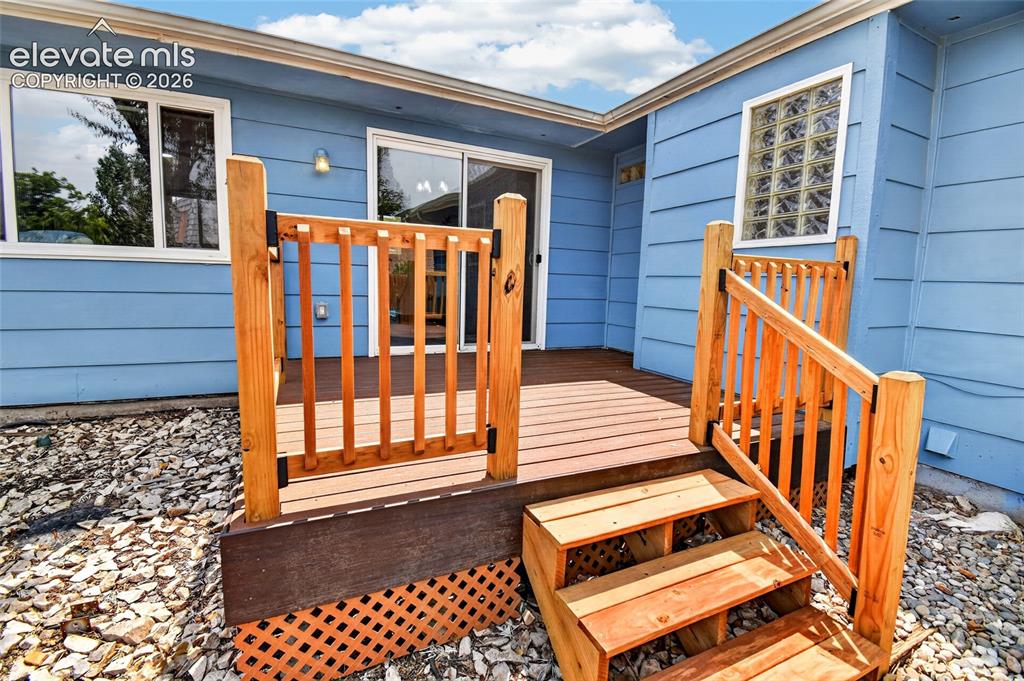 Image 26 of 36: Deck