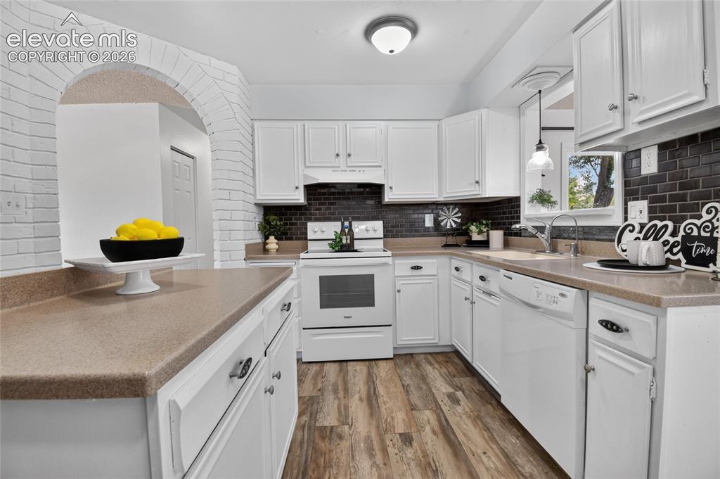 Image 8 of 36: Kitchen