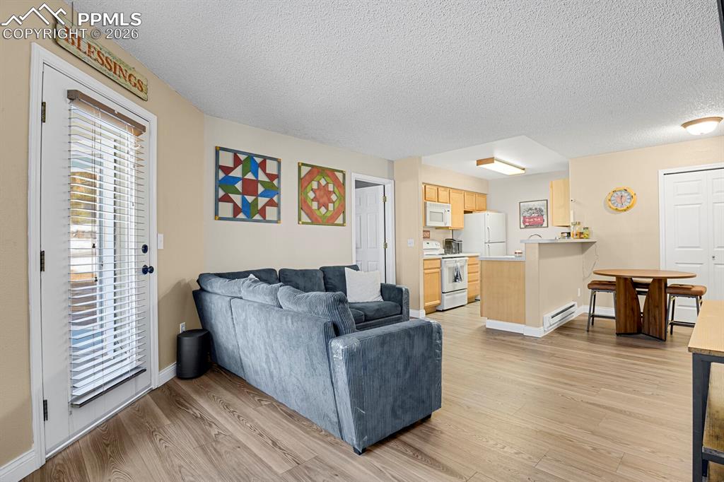 Image 5 of 30: Living Room