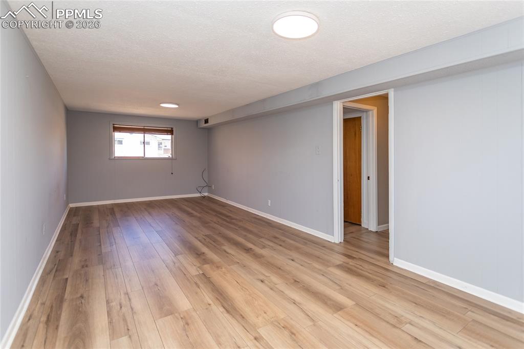 Image 37 of 50: Family Room