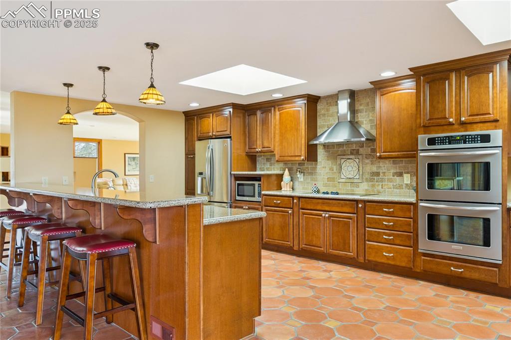 Image 12 of 47: Kitchen