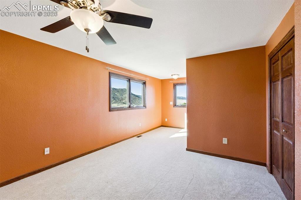 Image 19 of 47: Bedroom