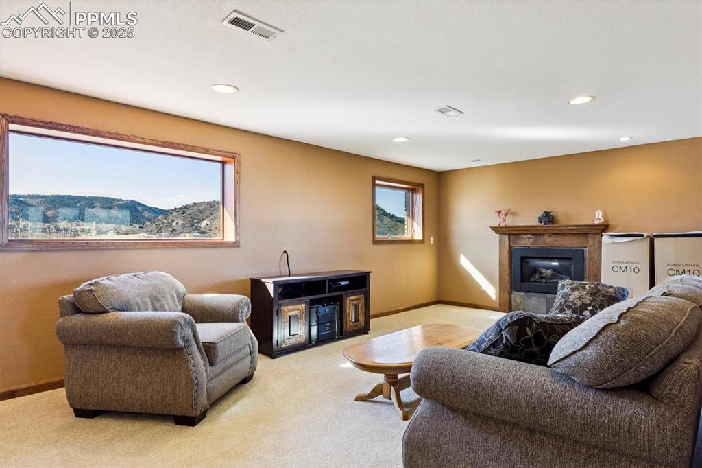 Image 22 of 47: Living Room