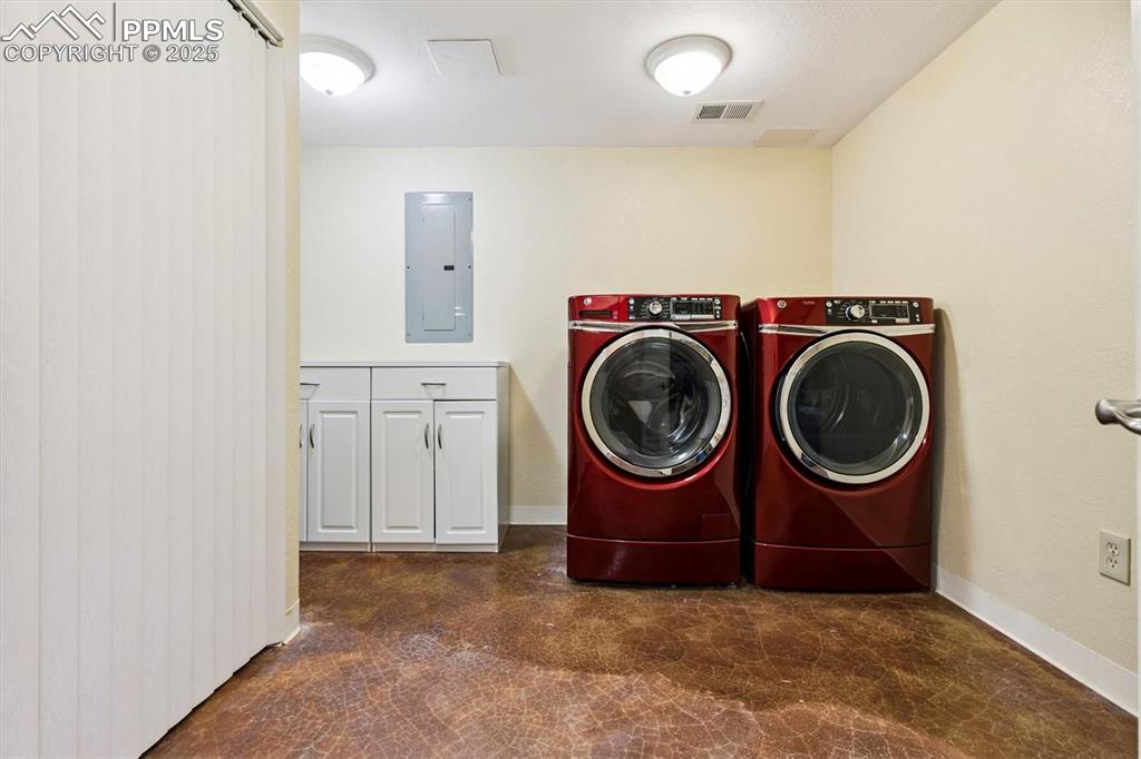 Image 24 of 47: Laundry