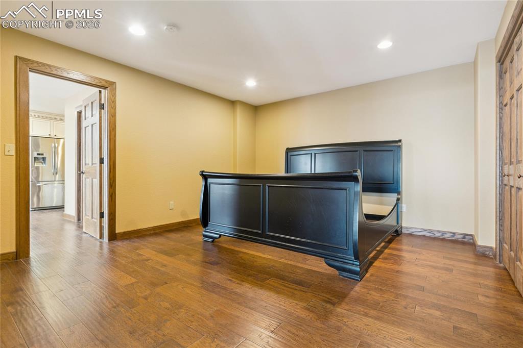 Image 32 of 47: Bedroom