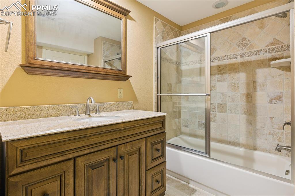 Image 36 of 47: Bathroom