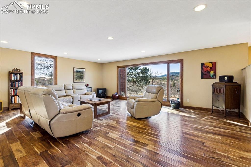 Image 7 of 47: Living Room