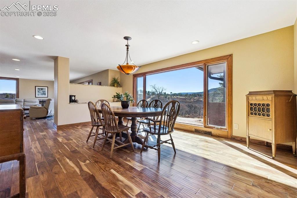 Image 8 of 47: Dining Area