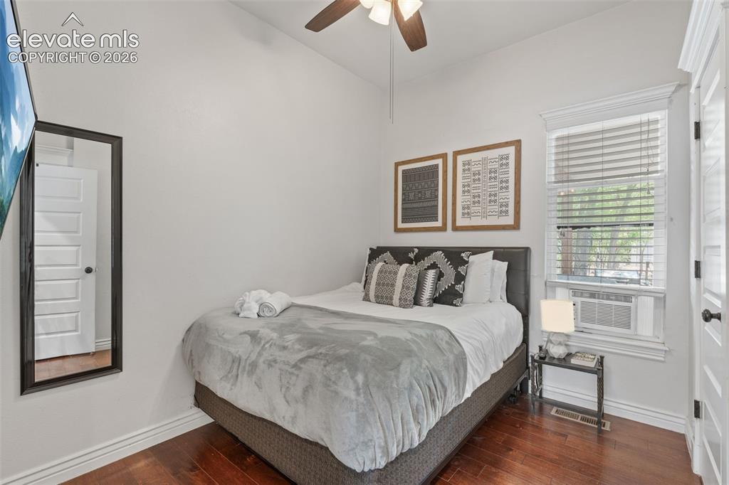 Image 12 of 39: Bedroom