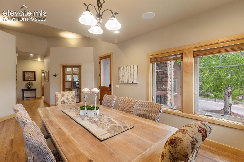 Image 12 of 50: Dining Area