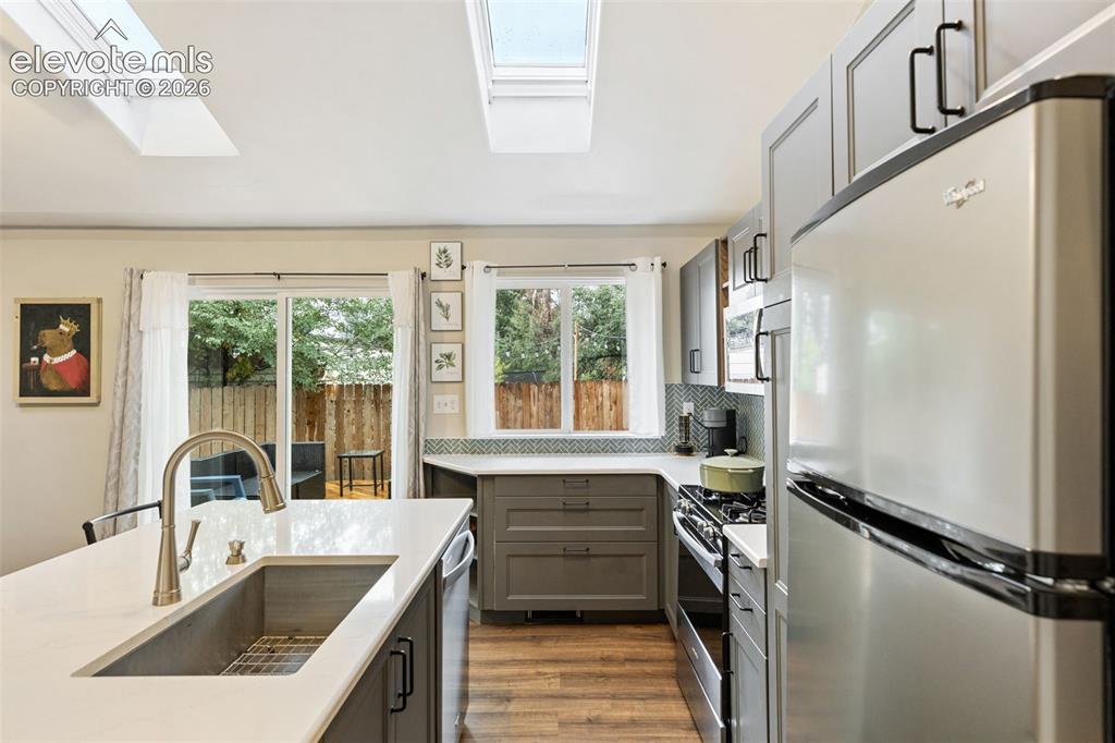 Image 10 of 34: Kitchen