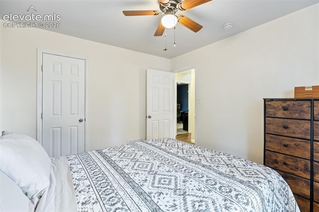 Image 14 of 34: Bedroom