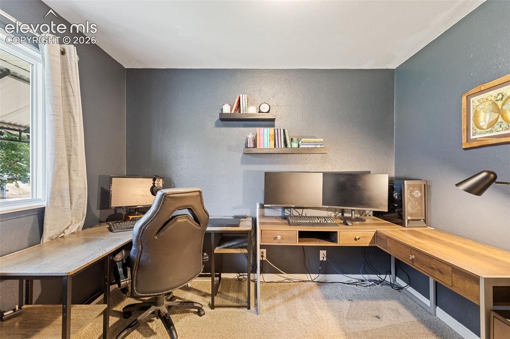 Image 18 of 34: Office