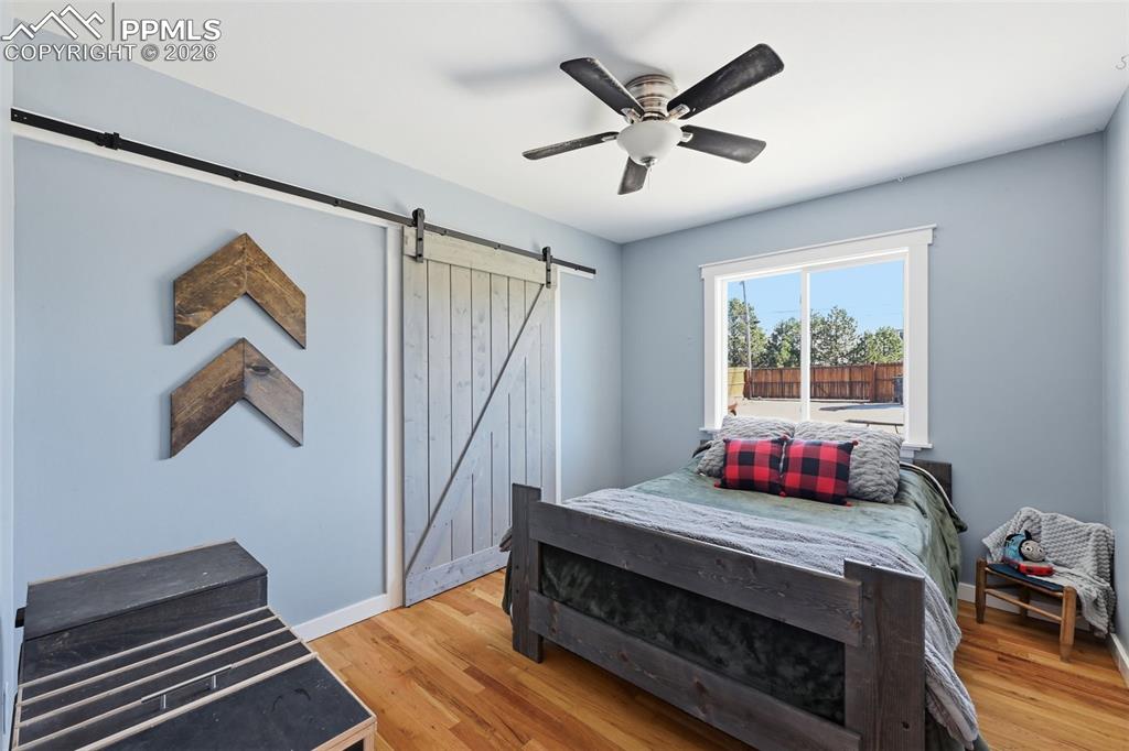 Image 11 of 27: Bedroom