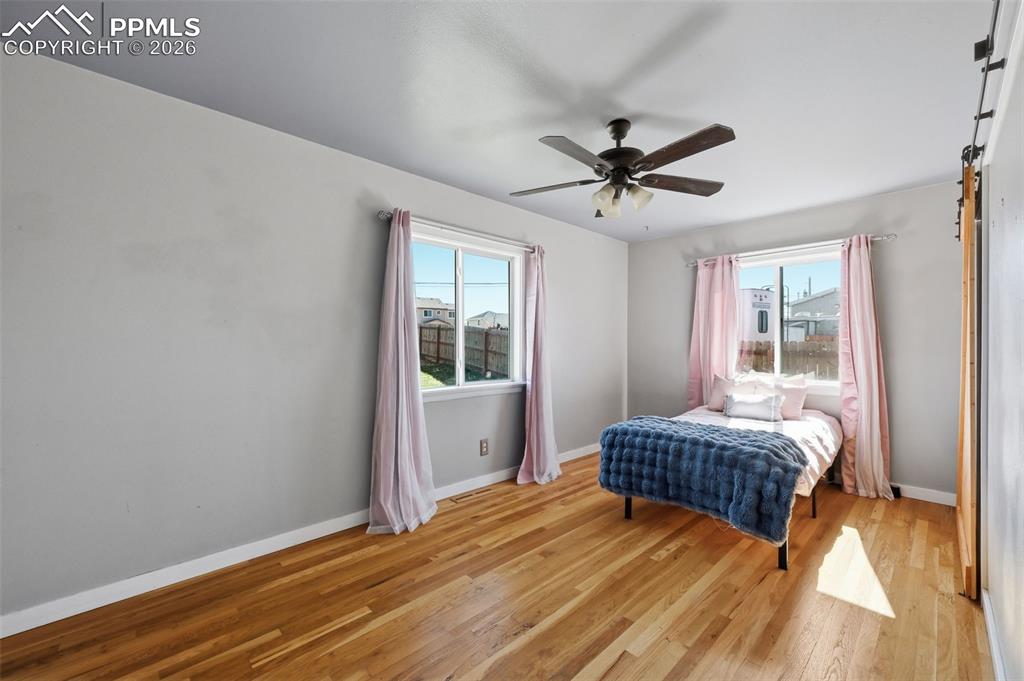 Image 12 of 27: Bedroom