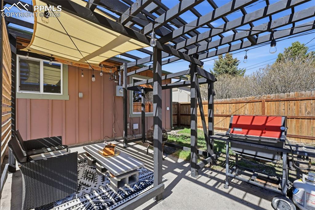 Image 22 of 27: Patio