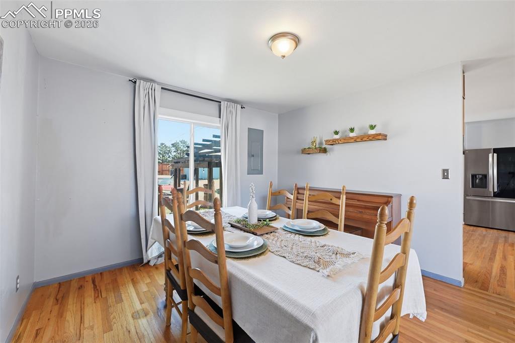 Image 8 of 27: Dining Area