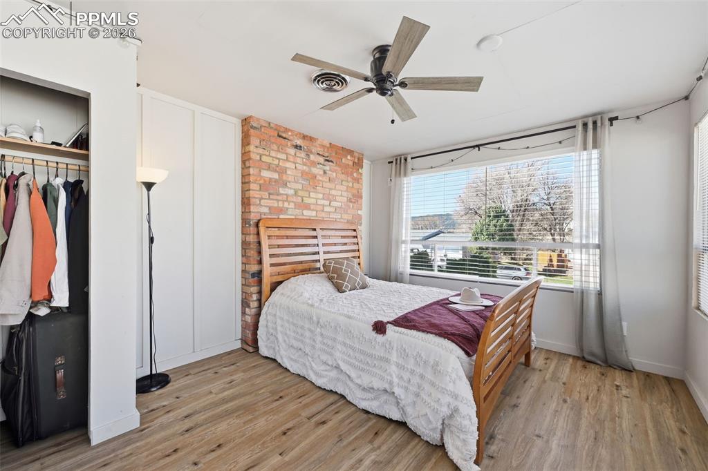 Image 9 of 27: Bedroom