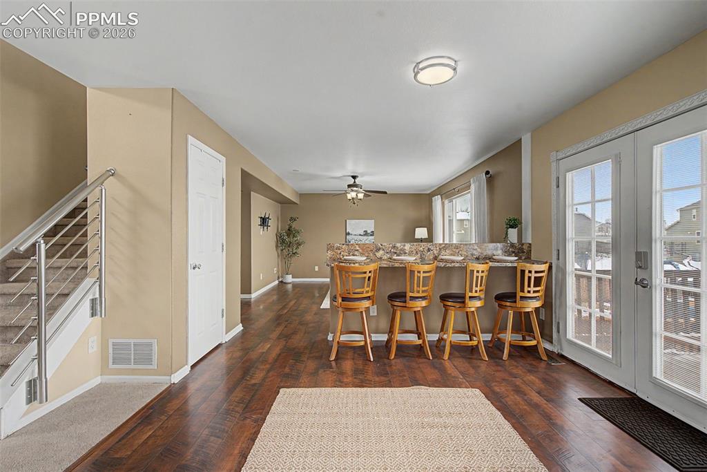 Image 15 of 49: Dining Area