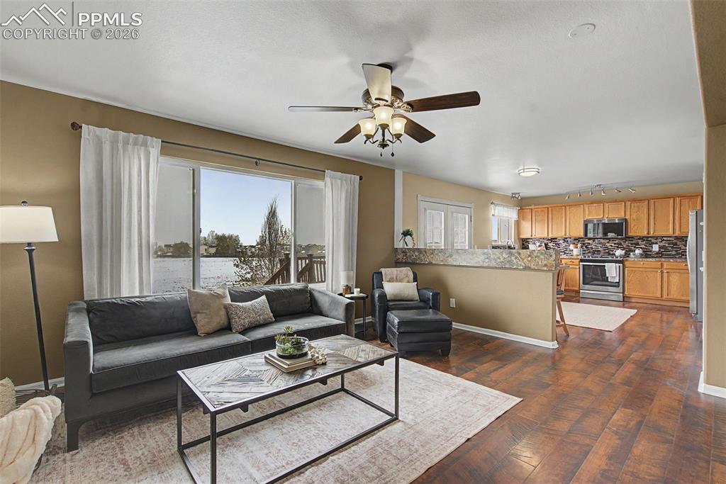 Image 17 of 49: Living Room