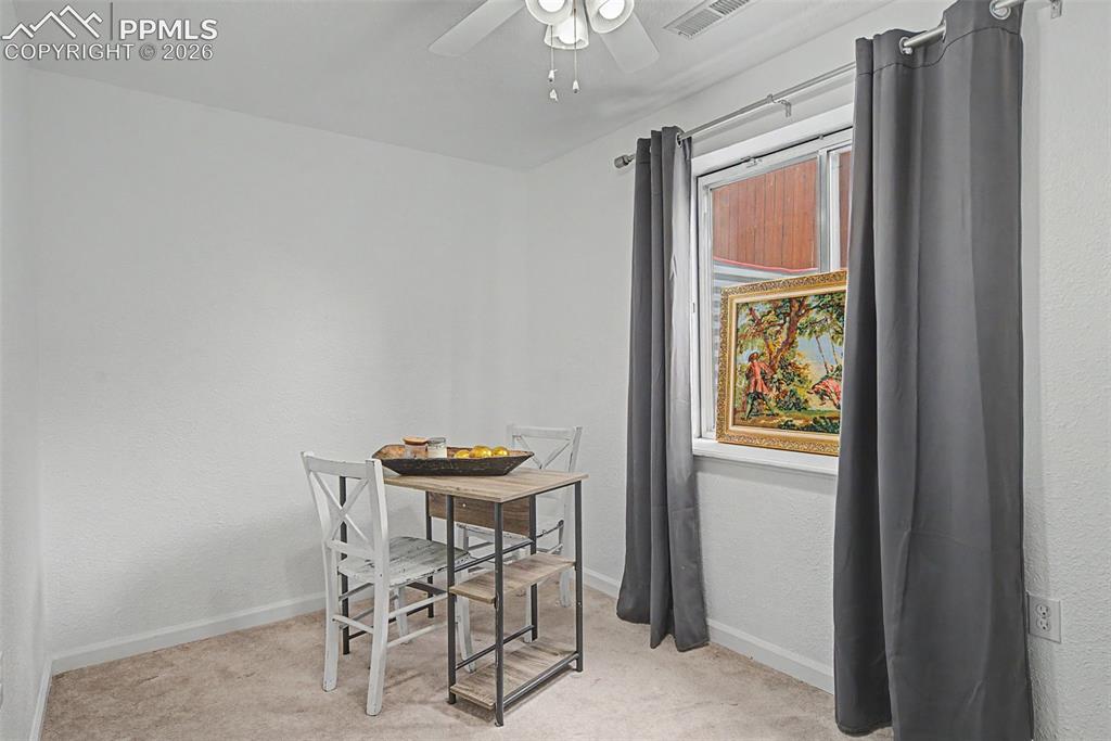 Image 36 of 49: Dining Area