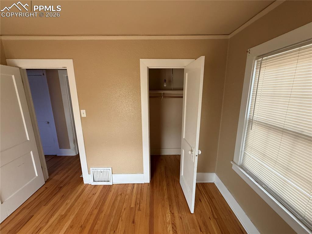 Image 10 of 15: Bedroom