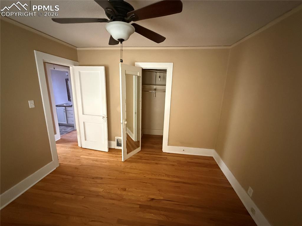 Image 12 of 15: Bedroom