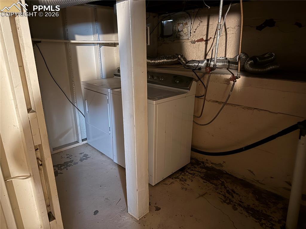 Image 13 of 15: Laundry