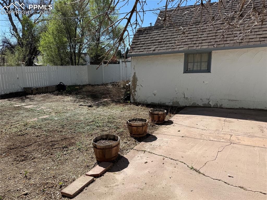 Image 18 of 18: Yard