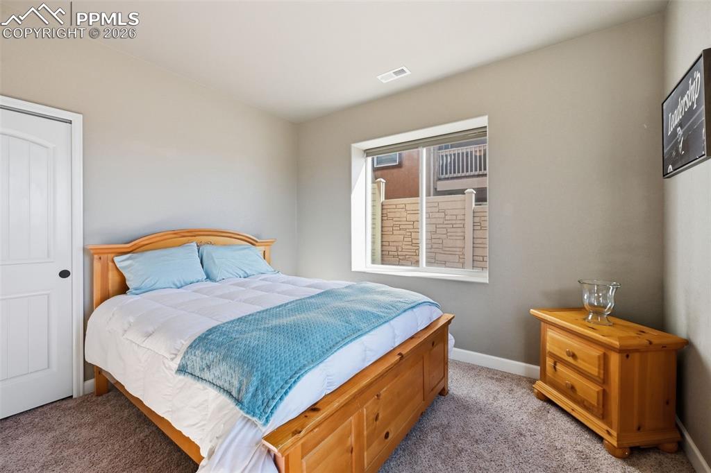 Image 21 of 31: Bedroom