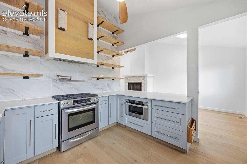 Image 15 of 43: Kitchen