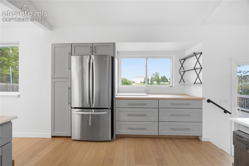Image 16 of 43: Kitchen
