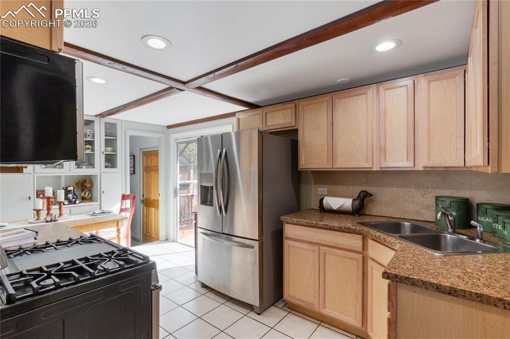 Image 11 of 42: Kitchen