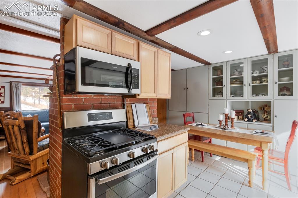 Image 12 of 42: Kitchen