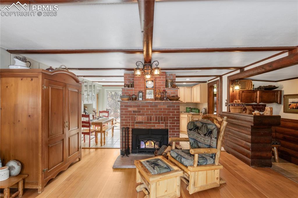 Image 15 of 42: Living Room