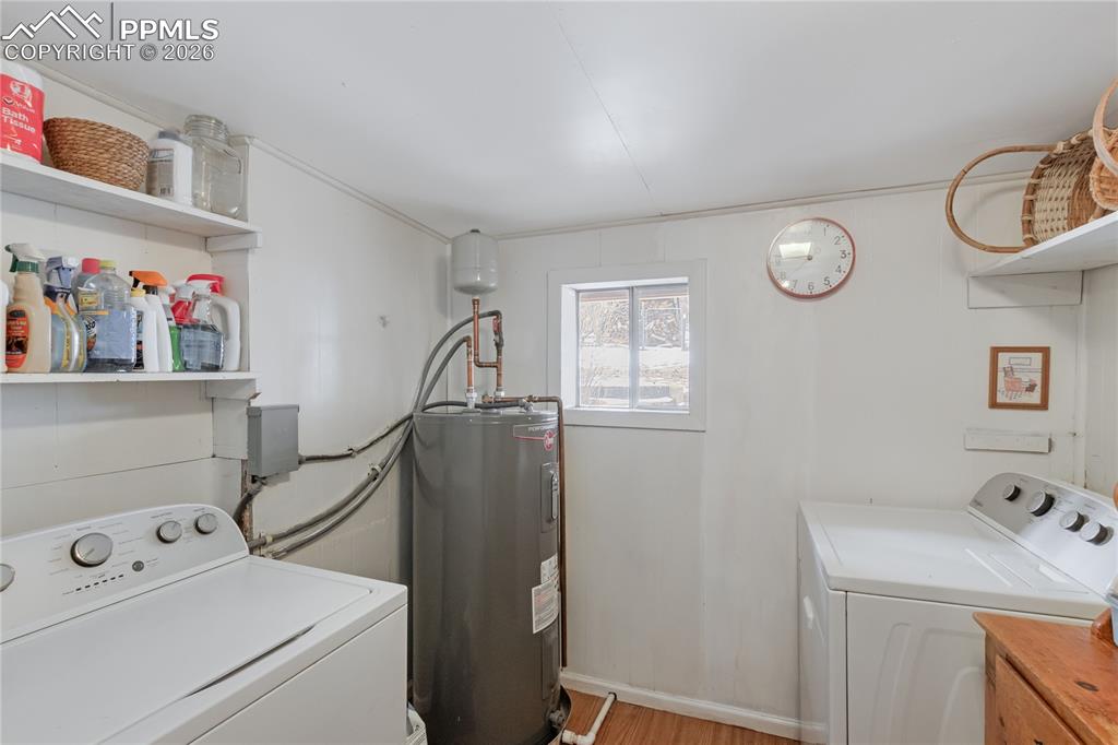 Image 18 of 42: Laundry