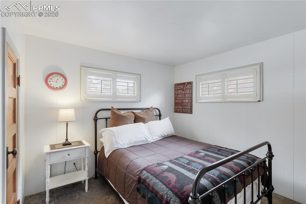 Image 23 of 42: Bedroom