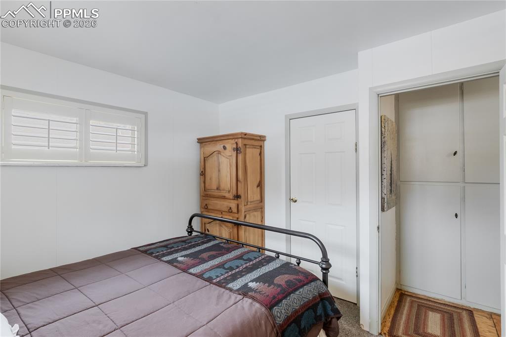 Image 24 of 42: Bedroom