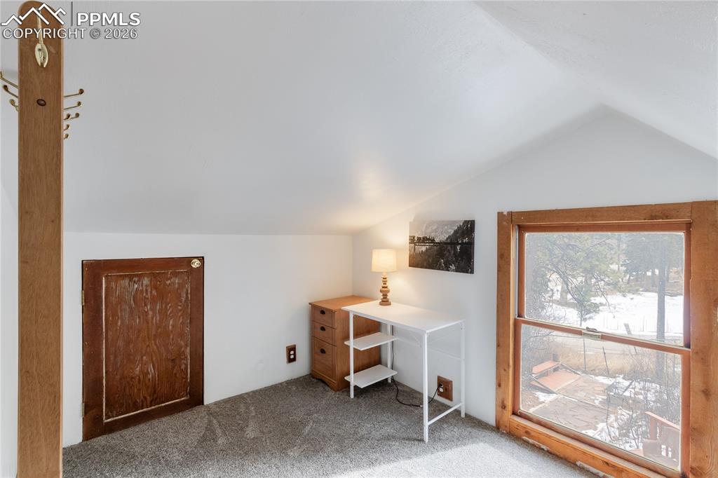 Image 29 of 42: Can be used as an office or converted to closet or additional bathroom