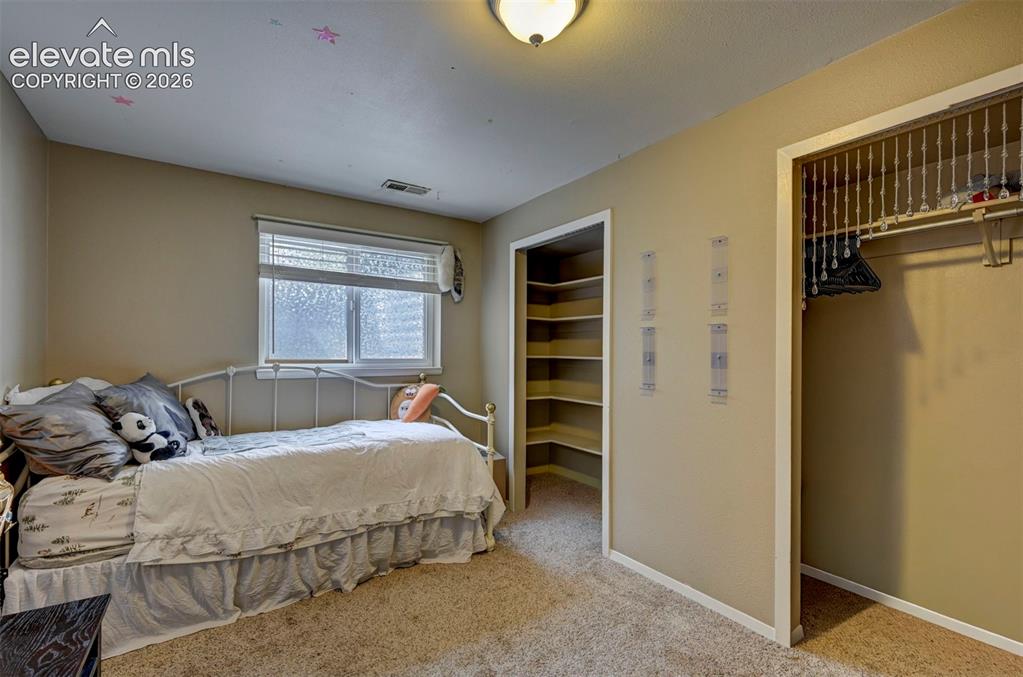 Image 41 of 49: Neutral tone wall finishes